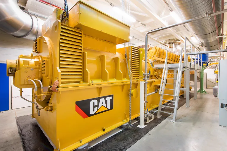 Fotografia produktowa - agregat CAT w hali